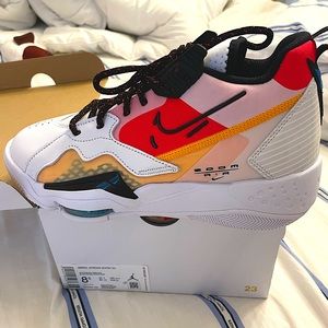 Women new zoom Jordan, new in box.